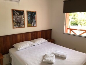 Blackout curtains, iron/ironing board, free WiFi, bed sheets - Apartamento na região de Guarajuba (Camaçari)