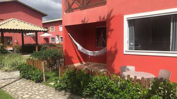 Apartamento | Restaurante al aire libre