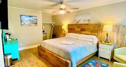 Located in town, walking distance to marina and festival grounds. Cottage 3