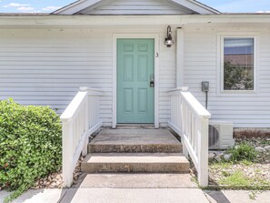 Exterior detail - Cottage 3, Located in town, walking distance to marina and festival grounds. (Rockport)