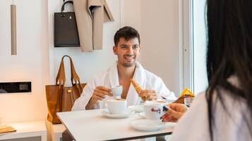 Suite con Vasca Idromassaggio | Egyptian cotton sheets, premium bedding, down comforters