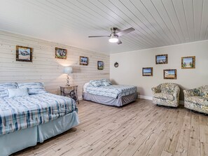 Room - Coast Oaks Cottage 4 (Rockport)