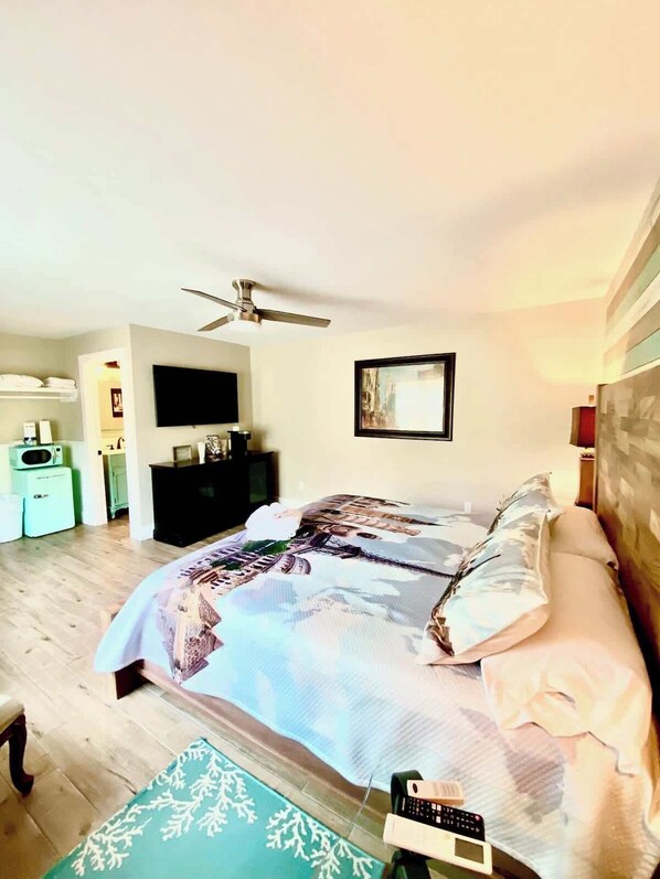 Iron/ironing board, free WiFi, bed sheets