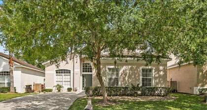 Lovely Villa with a pool/ Ideal for long stays / Message for discounts.