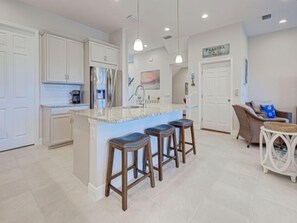 Interior - Tropical Paradise - Resort Style Pool - Private Elevator (Placida)