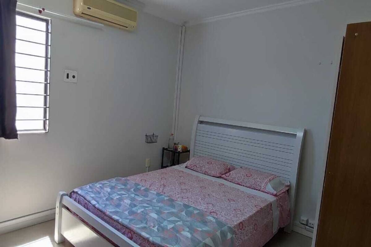 Laptop workspace, iron/ironing board, free WiFi