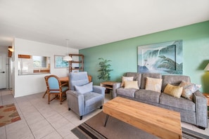 TV - Captivating & Relaxing 5th Floor, Ocean Surrounds, A/C in Bedroom (Koloa)