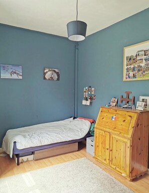 5 bedrooms, iron/ironing board, free WiFi, bed sheets