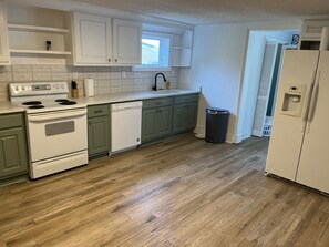 冰箱、微波炉、烤箱、炉灶