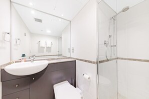 Bathtub, hair dryer, towels, shampoo