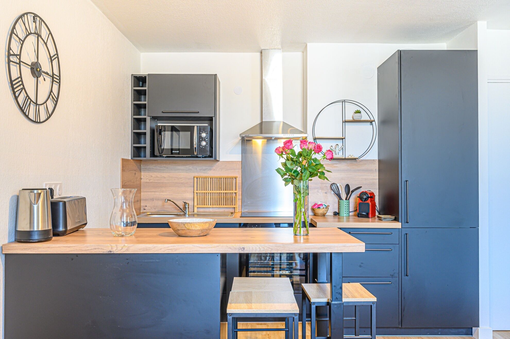 ثلاجة، ميكروويف، فرن، غسالة أطباق