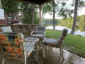 Property grounds - Lake Front home, dock w/2 kayaks, firepit, grill, pedal boat. Lv2 EV charger (Higganum)