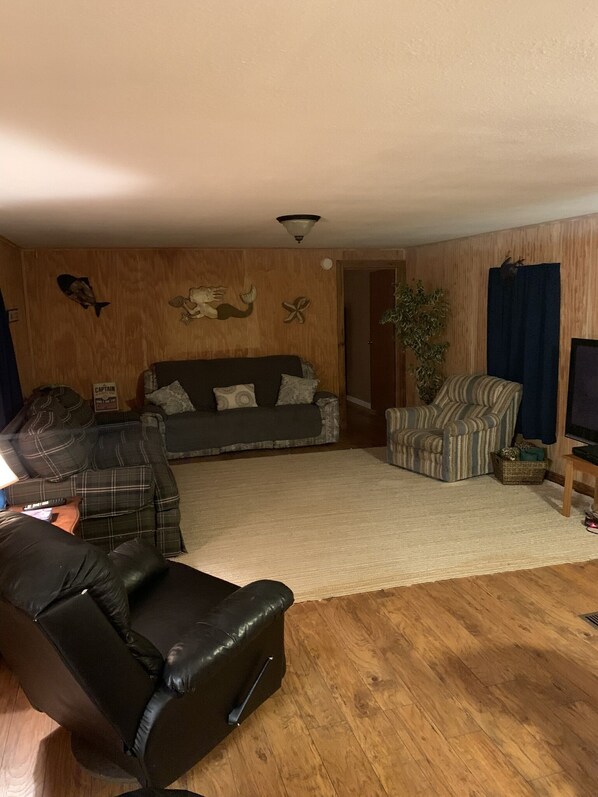 Smart TV, DVD player, books