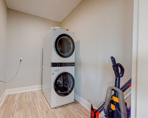 Interior - Rays a Hallelujah: 4  BR, 2.5  BA House in Port Bolivar, Sleeps 10 (Port Bolivar)