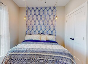 4 bedrooms, free WiFi - Rays a Hallelujah: 4  BR, 2.5  BA House in Port Bolivar, Sleeps 10 (Port Bolivar)