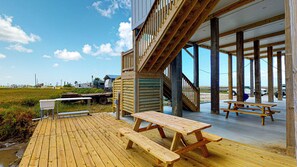 Outdoor dining - Rays a Hallelujah: 4  BR, 2.5  BA House in Port Bolivar, Sleeps 10 (Port Bolivar)
