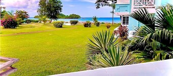 African 1 bedroom Ocean View Steps away from the beach