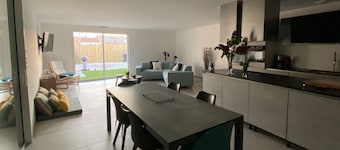 Havre de Paix with Private Heated Pool - Ideal Family or Friends Stay