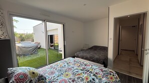 2 عدّة غرف نوم ومكواة/لوح كي وسرير سفر وواي فاي مجانًا