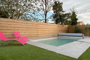 حمّام سباحة خارجي، حمّام سباحة مُدفَّأ