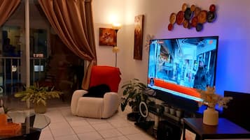 Smart TV, DVD player, stereo