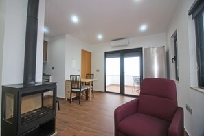 TV, fireplace - House in Gerês for 2 people with fireplace (Gerês)
