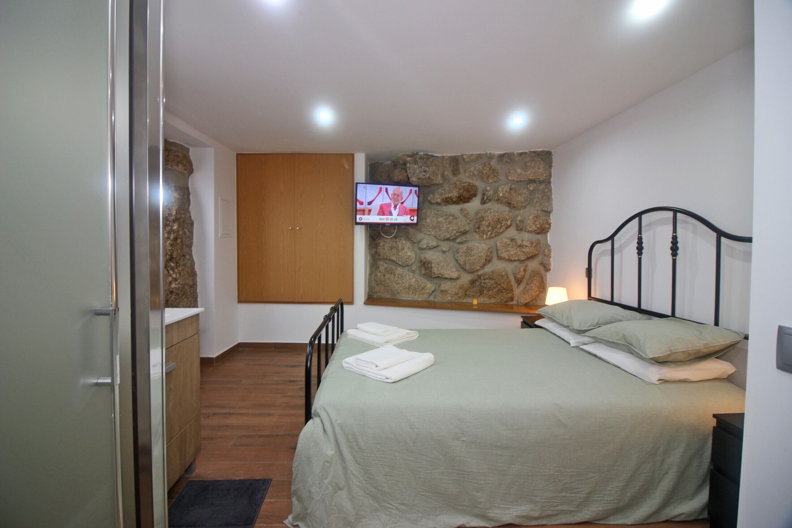 1 camera, Wi-Fi gratuito, lenzuola