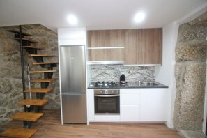 Fridge, oven, coffee/tea maker, toaster