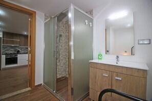 Douche, serviettes fournies