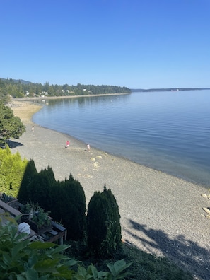Beach - Waterfront Castle on the beach with hot tub on 1.58 Acres at downtown Chemainus (Chemainus)