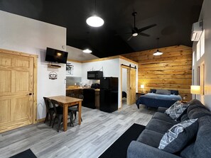 Interior - Storage Loft in Paradise (Paradise)