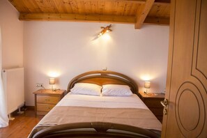 Huvila, useita sänkyjä | 4 makuuhuonetta, silitysrauta/-lauta, ilmainen Wi-Fi, vuodevaatteet