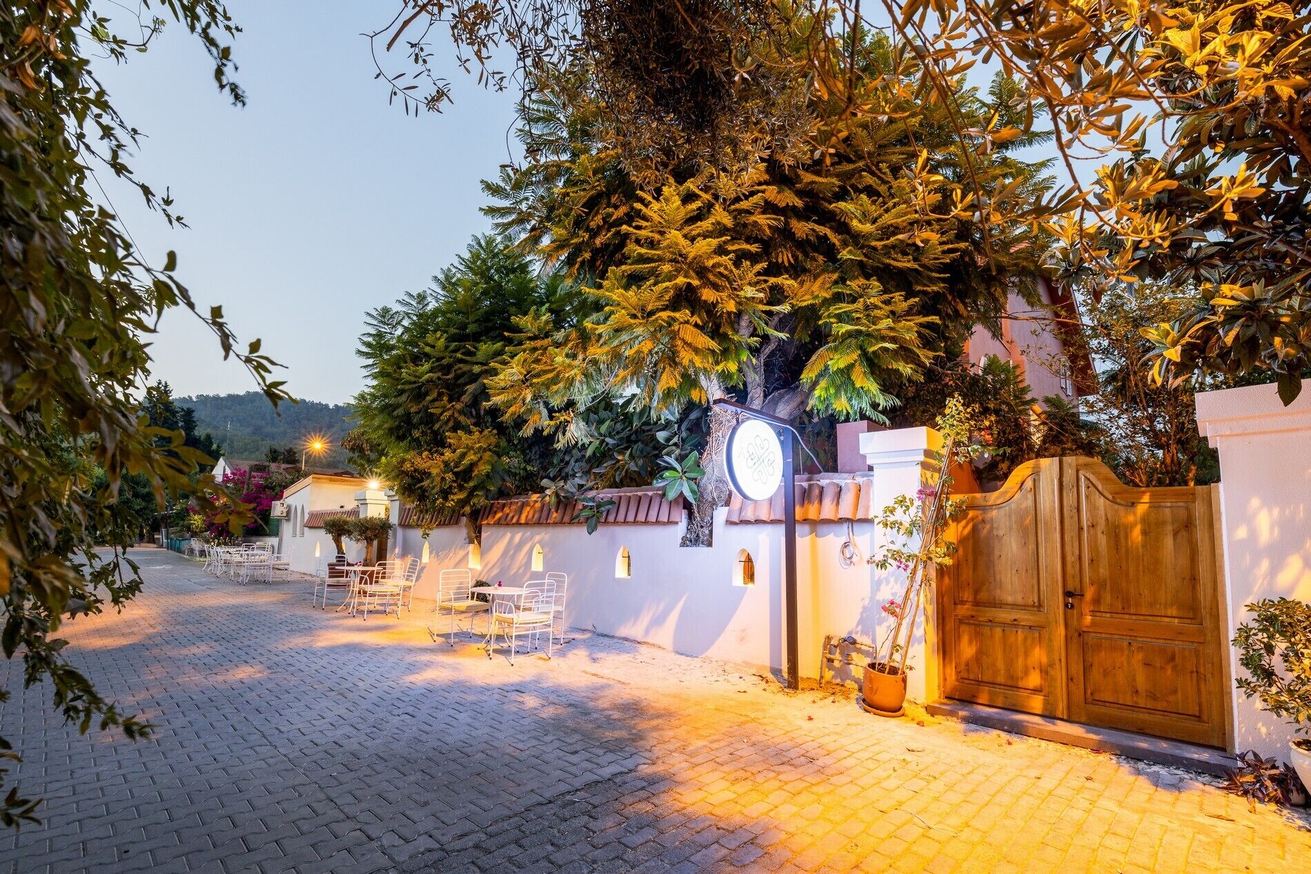 Fassade der Unterkunft – Abend/Nacht