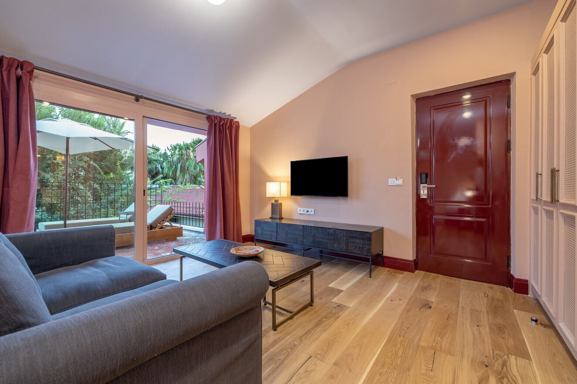 Ropa de cama de alta calidad y minibar 