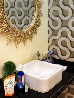 Combined shower/bathtub, jetted bath, bidet - RM-Villas Panderman 43 (Batu)