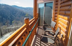 Property grounds - Beautiful resort in the smoky mountains right above Gatlinburg (Gatlinburg)