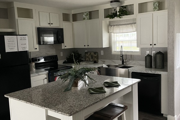 Kylskåp, mikrovågsugn, ugn och spishäll