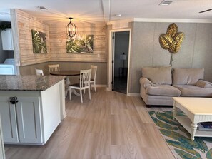 Smart TV - Sweet retreat in the springs home near 19 on quiet, secluded half acre (Homosassa)