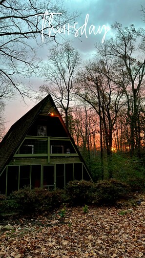 Exterior - Cheery, Peaceful Water Front Cabin on Winery Grounds (Colonial Beach)