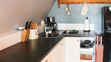Fridge, microwave, coffee/tea maker, toaster