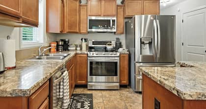 Pet Friendly: 3/2 in Sugar Hill on 1 Acre