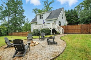 Property grounds - Pet Friendly: 3/2 in Sugar Hill on 1 Acre (Sugar Hill)