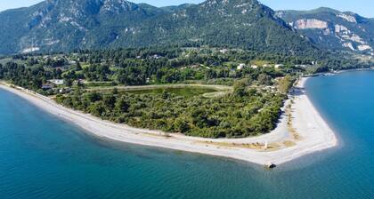 Agios Konstantinos peaceful Beach 3bdr apartment