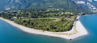 Agios Konstantinos peaceful Beach 3bdr apartment