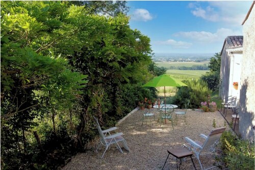 Farmhouse apartment Gite with amazing vineyard views