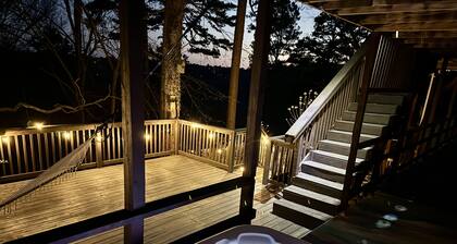 Forest Waters Lake House w hot tub and fire places