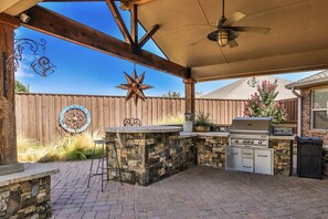 Terrace/patio - POOL, Firepit, Gameroom, Great for Families (Lubbock)