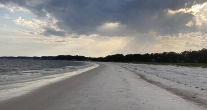 The Pelican Post 1 bedroom beach cottage