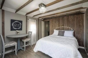 4 habitaciones, escritorio, tabla de planchar con plancha y wifi 