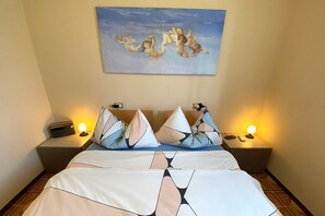 3 bedrooms, travel cot, free WiFi, bed sheets - Brand new apartment Arancia with swimming pool and huge balcony 250 meters from the lake (Toscolano Maderno)